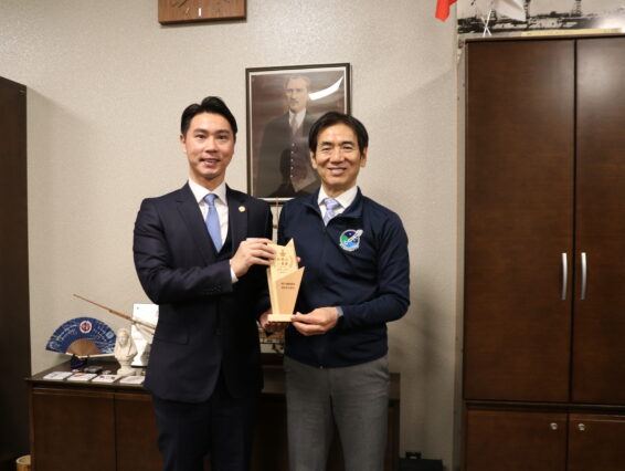 串本町長へ受賞報告